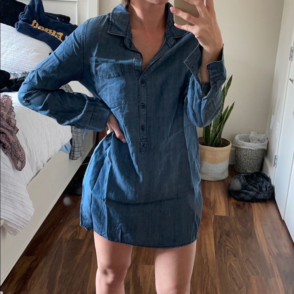 EUC denim dress- super flattering WITH POCKETS